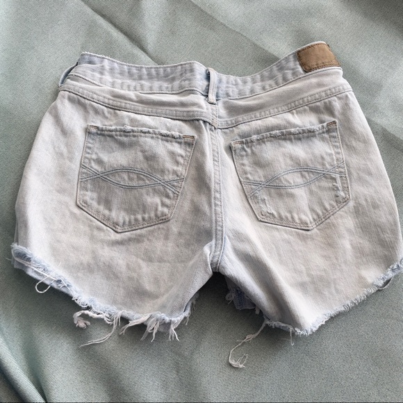 Distressed Light Wash Denim Shorts - Picture 3 of 3